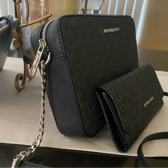 New Michael Kors jet set Large travel EW crossbody bag & wallet set - Picture 15 of 16